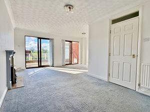 Lounge/Diner- click for photo gallery